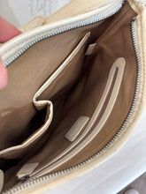 Carica l'immagine nel visualizzatore di Gallery, Borsa postina Burberry