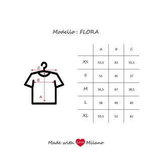 Flora Tshirt - Slim - Red heart button.