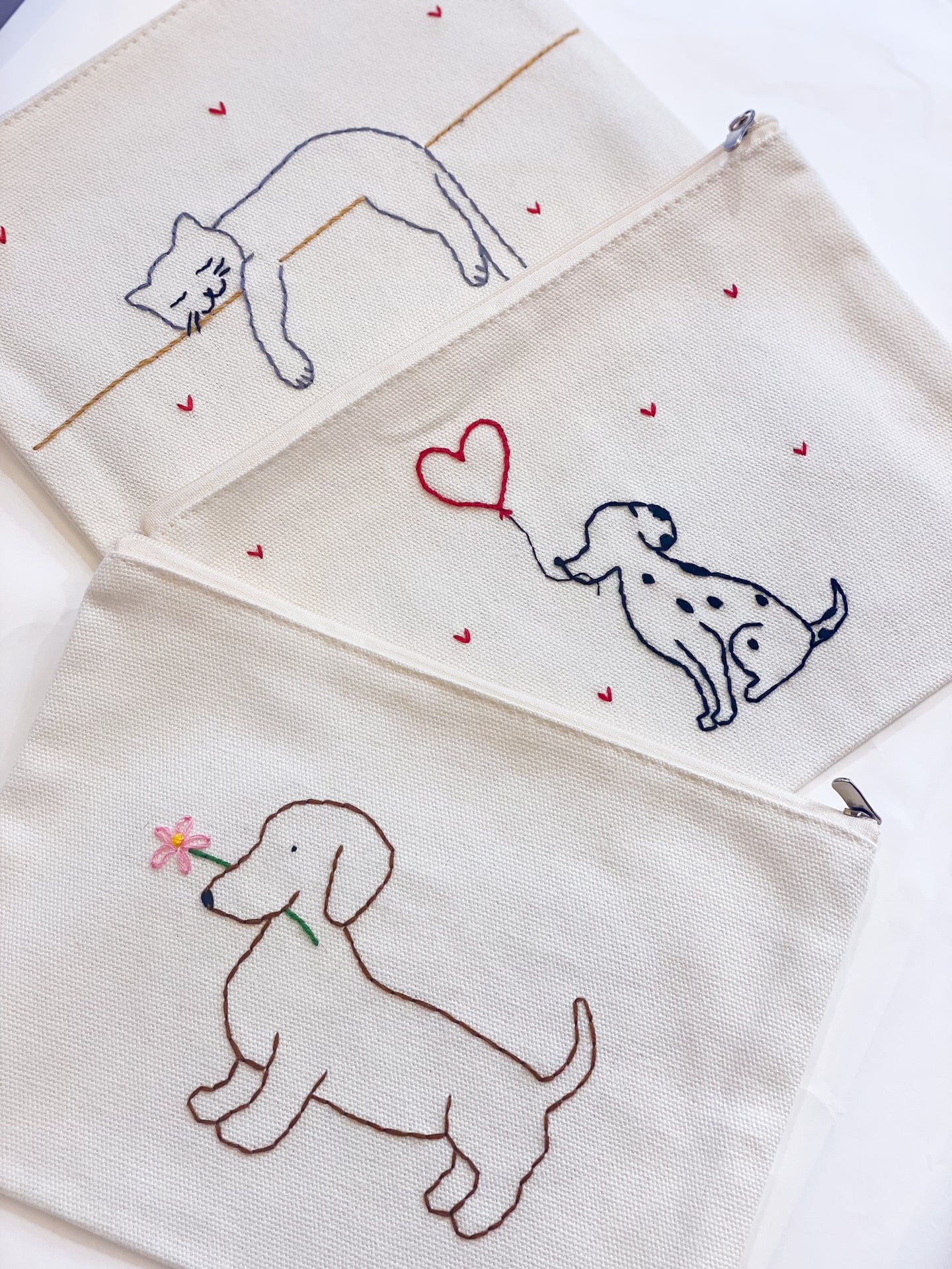 Pochette ricamata a mano