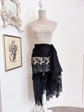 Load image into Gallery viewer, Pareo scialle in pizzo