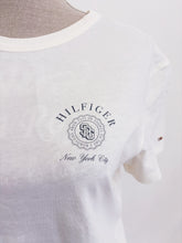 Carica l'immagine nel visualizzatore di Gallery, T-shirt Tommy Hilfiger- Taglia M