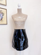 Load image into Gallery viewer, Vinyl miniskirt - Size 38/40