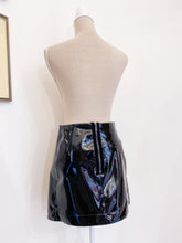 Load image into Gallery viewer, Vinyl miniskirt - Size 38/40
