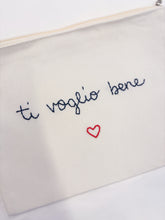 Carica l'immagine nel visualizzatore di Gallery, Pochette ricamata a mano