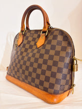 Carica l'immagine nel visualizzatore di Gallery, Borsa Louis Vuitton Alma vintage