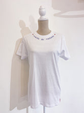 Load image into Gallery viewer, Tshirt ricamata a mano