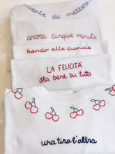 Load image into Gallery viewer, Tshirt ricamata a mano