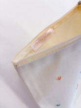 Carica l'immagine nel visualizzatore di Gallery, Pochette ricamata a mano