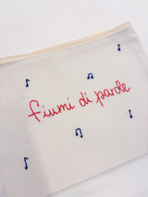 Carica l'immagine nel visualizzatore di Gallery, Pochette ricamata a mano