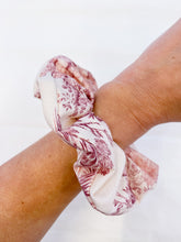 Load image into Gallery viewer, Toile de Jouy hair ties