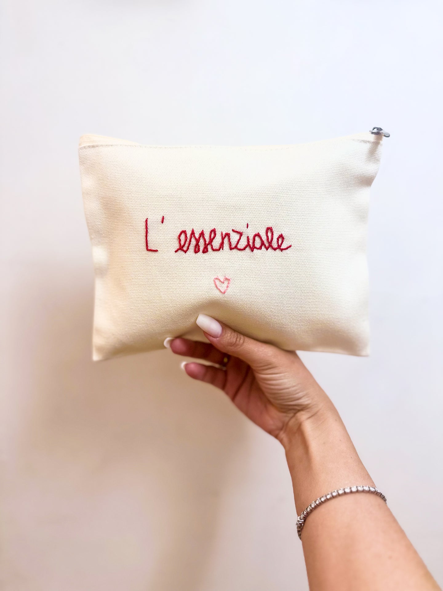 Pochette ricamata a mano