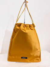 Load image into Gallery viewer, Pouch Prada seta