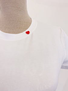 Flora Tshirt - Slim - Red heart button.