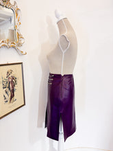 Carica l'immagine nel visualizzatore di Gallery, Gonna pelle Versace vintage - Taglia 38/40
