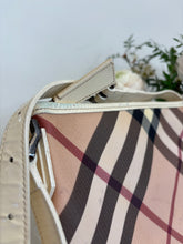 Carica l'immagine nel visualizzatore di Gallery, Borsa postina Burberry