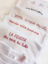 Load image into Gallery viewer, Tshirt ricamata a mano