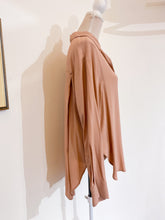 Load image into Gallery viewer, Camicia over seta cipria