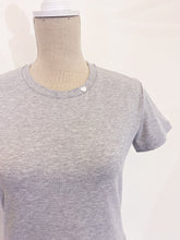 Load image into Gallery viewer, Gray Flora Tshirt - Slim - White heart button