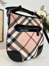 Carica l'immagine nel visualizzatore di Gallery, Borsa postina Burberry