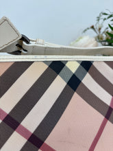 Carica l'immagine nel visualizzatore di Gallery, Borsa postina Burberry