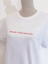 Load image into Gallery viewer, Tshirt ricamata a mano