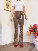 Load image into Gallery viewer, Animal print jeans - Size 27