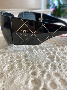 Chanel - Mascherina con Swarovski