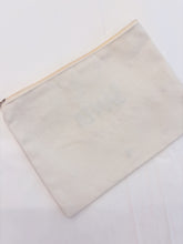 Carica l'immagine nel visualizzatore di Gallery, Pochette ricamata a mano