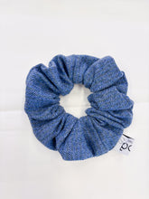 Carica l'immagine nel visualizzatore di Gallery, Elastico per capelli gessato denim