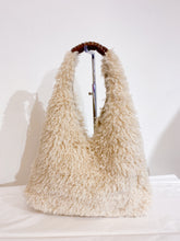 Carica l&#39;immagine nel visualizzatore di Gallery, Borsa bisaccia ecopelliccia