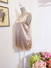 Load image into Gallery viewer, Silk and lace tank top - Size L