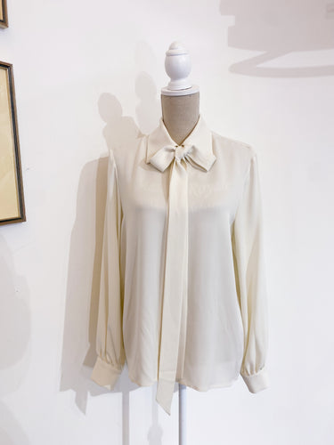 Camicia in seta con sciarpina