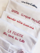 Load image into Gallery viewer, Tshirt ricamata a mano