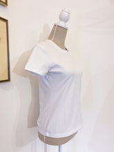 Load image into Gallery viewer, Flora Tshirt - Slim - Blue heart button