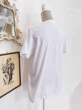 Load image into Gallery viewer, Tshirt ricamata a mano