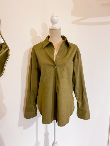 Camicia over oliva