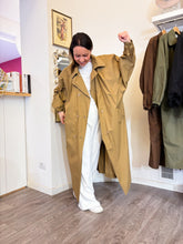 Carica l'immagine nel visualizzatore di Gallery, Trench over cachi