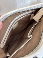 Carica l'immagine nel visualizzatore di Gallery, Borsa postina Burberry