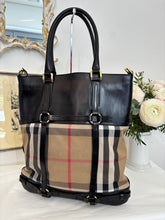 Load image into Gallery viewer, Borsa Burberry Whipstitch House Check