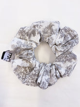 Load image into Gallery viewer, Toile de Jouy hair ties