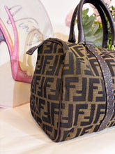 Carica l'immagine nel visualizzatore di Gallery, Bauletto tela monogram