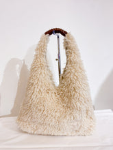 Carica l&#39;immagine nel visualizzatore di Gallery, Borsa bisaccia ecopelliccia