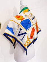 Carica l&#39;immagine nel visualizzatore di Gallery, Foulard vintage  90•90 cm