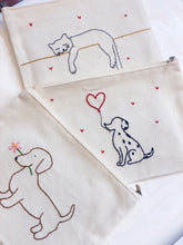 Carica l&#39;immagine nel visualizzatore di Gallery, Pochette ricamata a mano