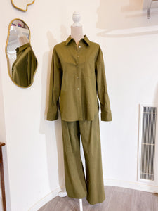 Camicia over oliva