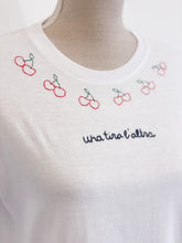 Load image into Gallery viewer, Tshirt ricamata a mano