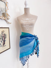 Carica l'immagine nel visualizzatore di Gallery, Pareo scialle Roberto Cavalli