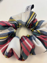 Load image into Gallery viewer, Silk flower hair elastic