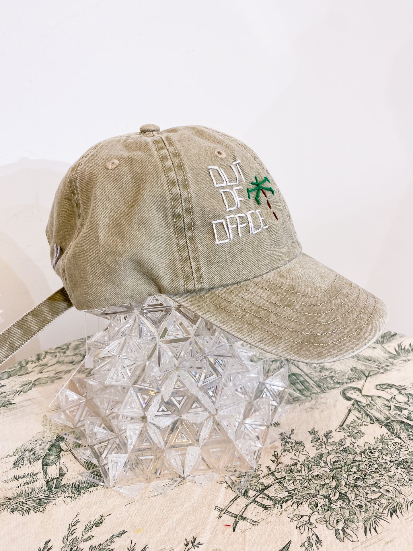 Cappellino baseball: Out of Office.