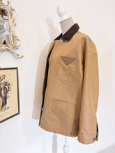 Load image into Gallery viewer, Giacca Prada in Re-Nylon canvas cammello, oversize - Taglia 38